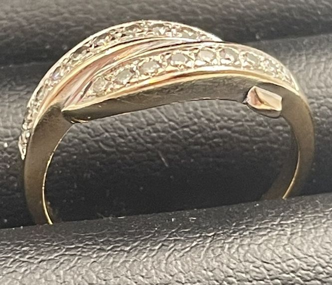 Hovedbilde Ring i 18K gull med diamanter