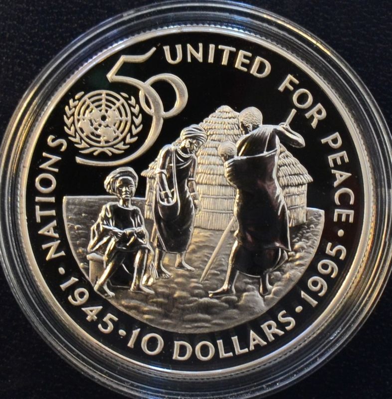 Namibia: 10 dollars 1995 FN