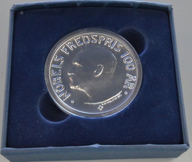 Hovedbilde 100 kr 2001 - Nobel