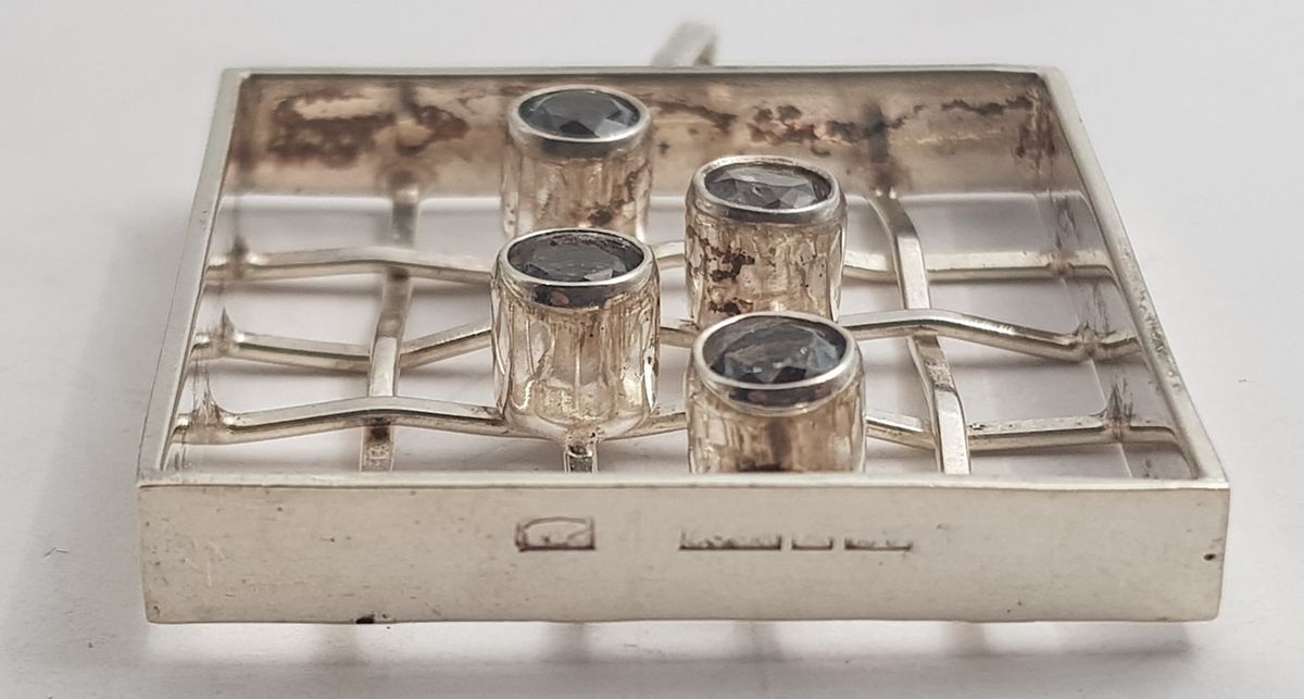 Anheng med 4 stener i 830 S. fra Kultaseppa Salovarra