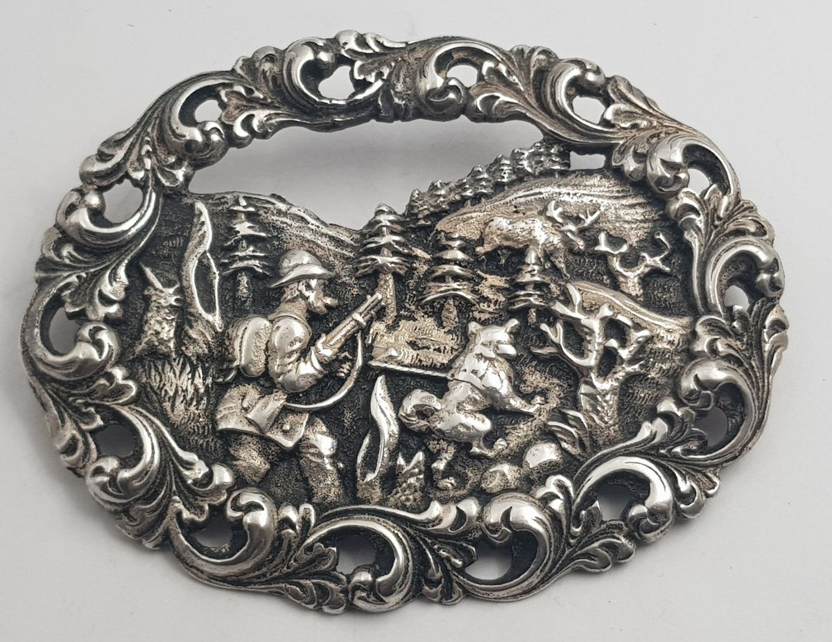 Nasjonalromantisk brosje i 830 S (I.G)